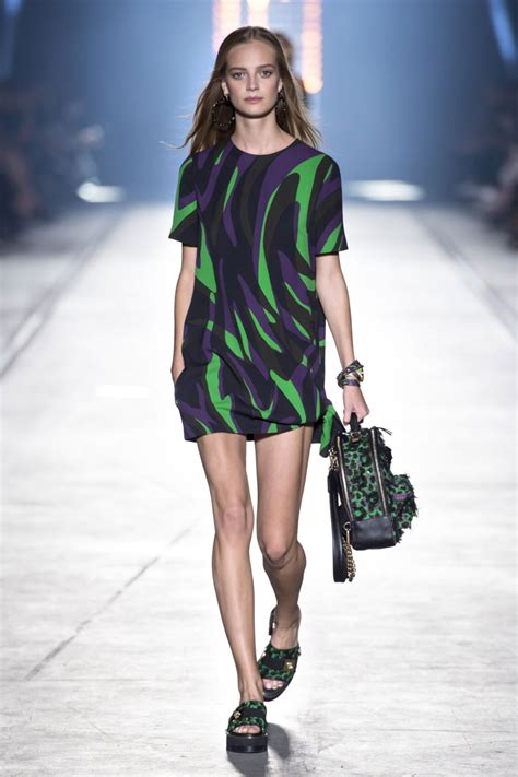 versace collezione primavera estate 2016|Versace RTW Spring 2016 .